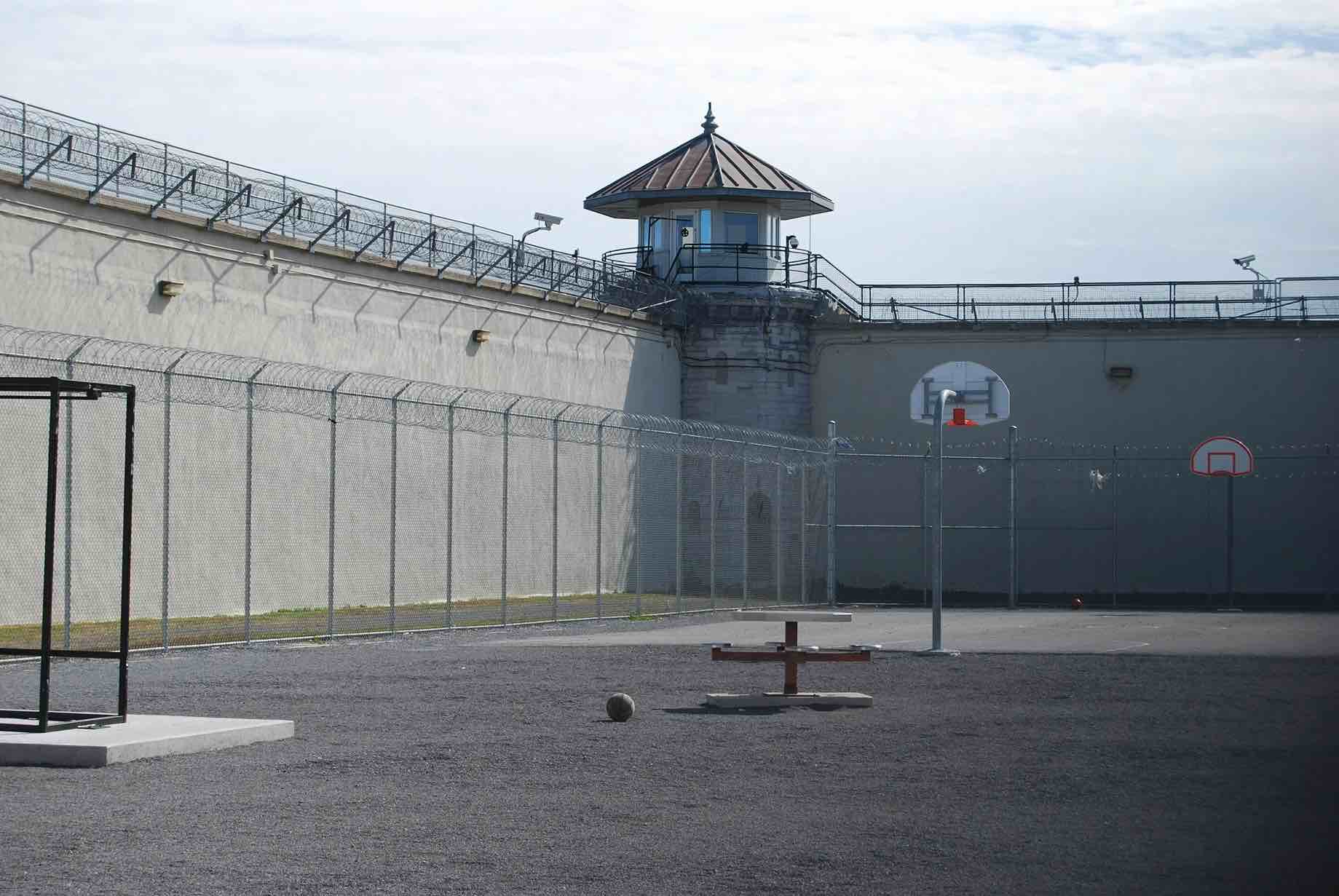 Seismic Shield Pro perimeter security at a correctional facility