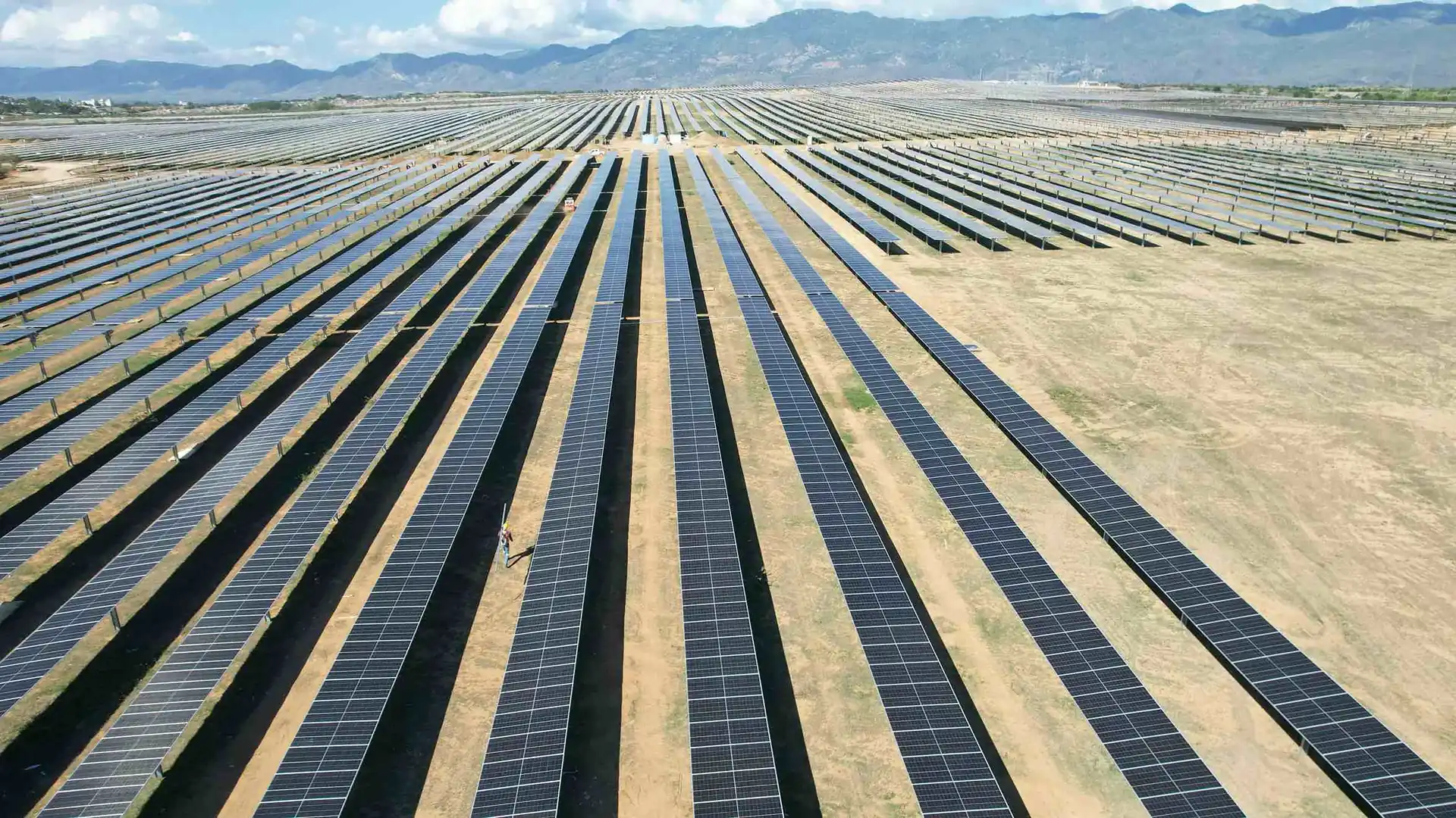Solar farm perimeter protected by buried seismic sensors